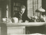 Theodor Heuss in seinem Heilbronner Arbeitszimmer 1915